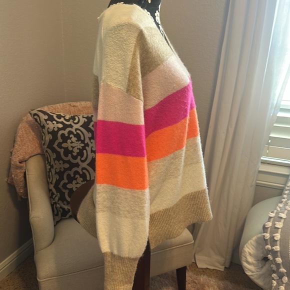 LOFT sweater - size M, but fits more like a L - Picture 2 of 5